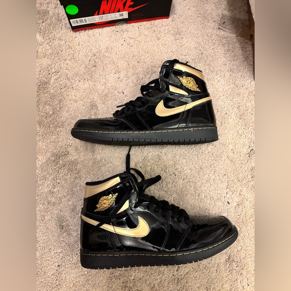 Air Jordan 1 Retro High OG “Black Metallic Gold” - Picture 7 of 8